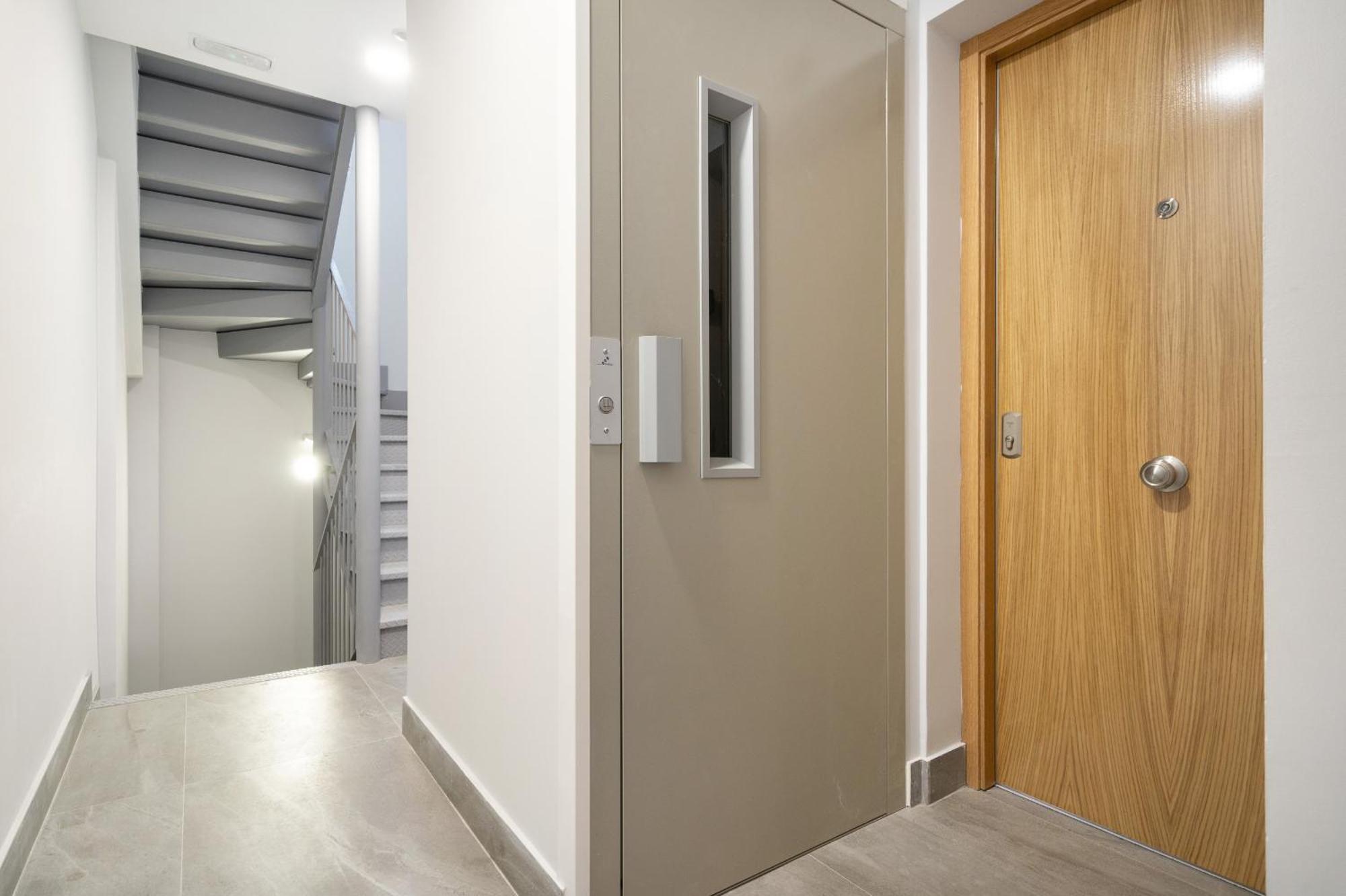 Madriver Apartamentos Reformados Con Parking Gratuito Bagian luar foto