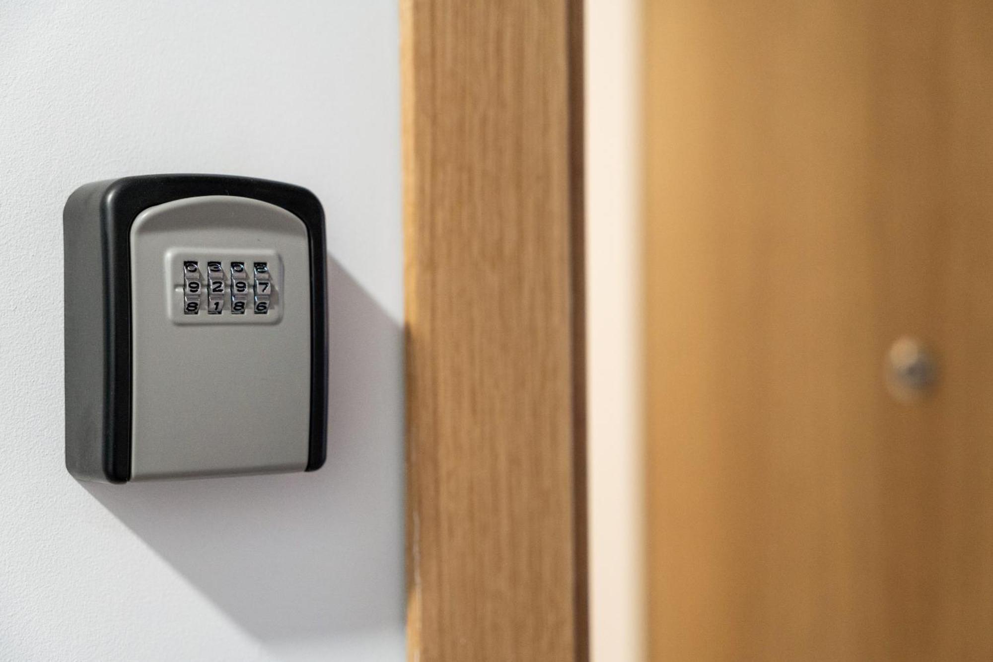 Madriver Apartamentos Reformados Con Parking Gratuito Bagian luar foto
