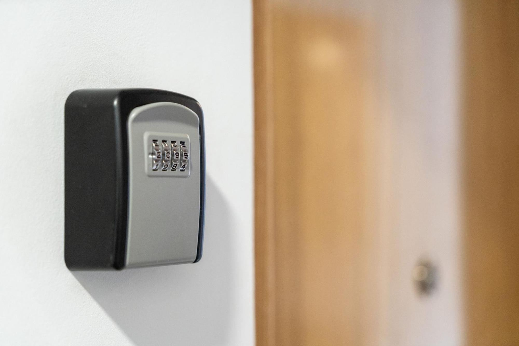 Madriver Apartamentos Reformados Con Parking Gratuito Bagian luar foto
