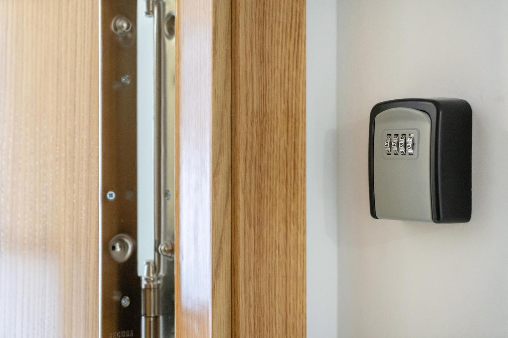 Madriver Apartamentos Reformados Con Parking Gratuito Bagian luar foto