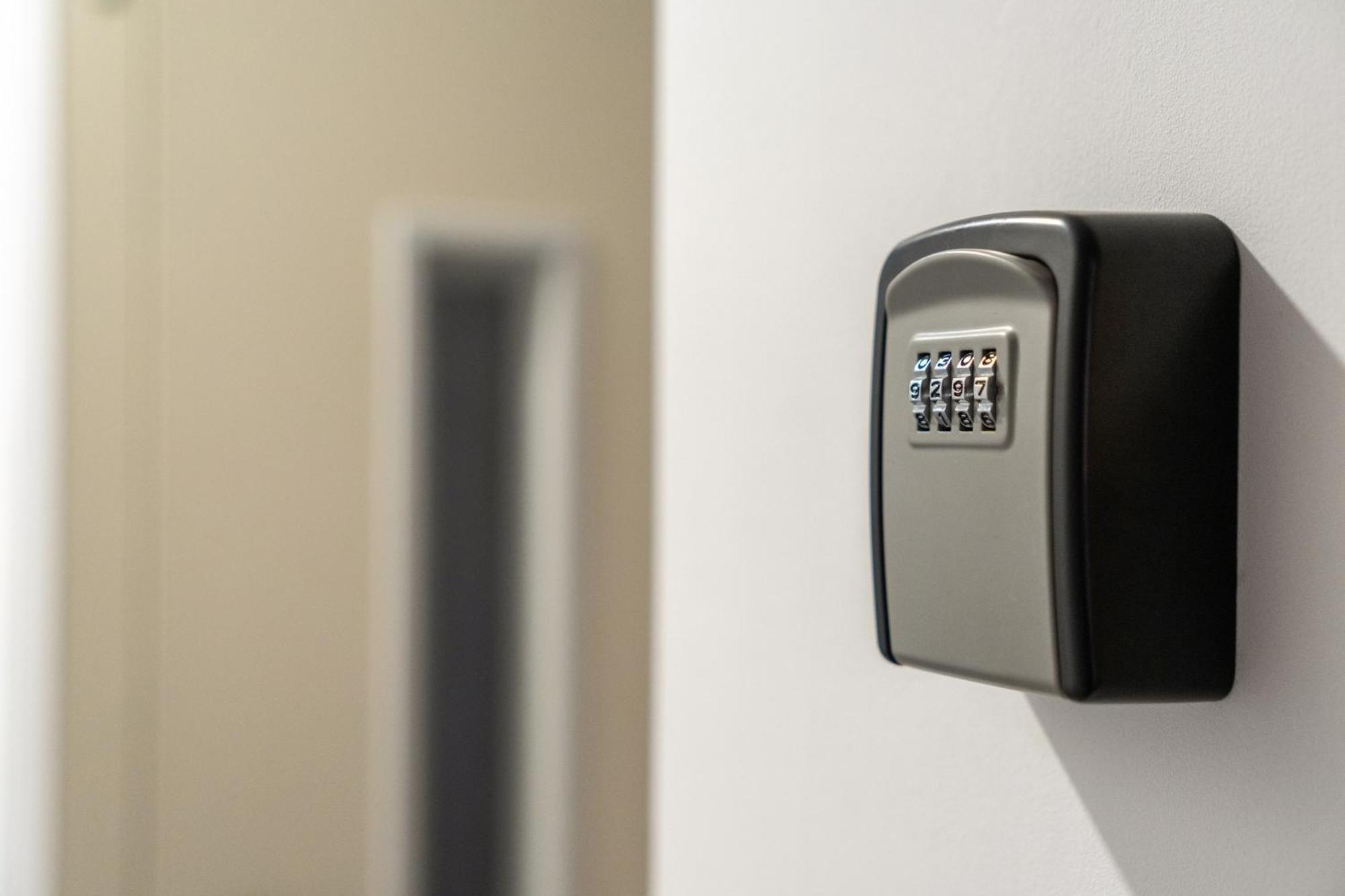 Madriver Apartamentos Reformados Con Parking Gratuito Bagian luar foto